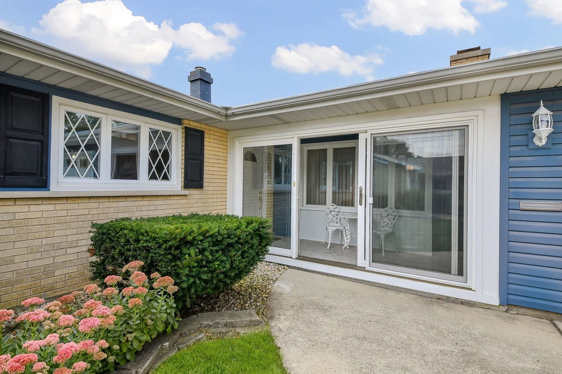 Photo of 337 W Edson Place