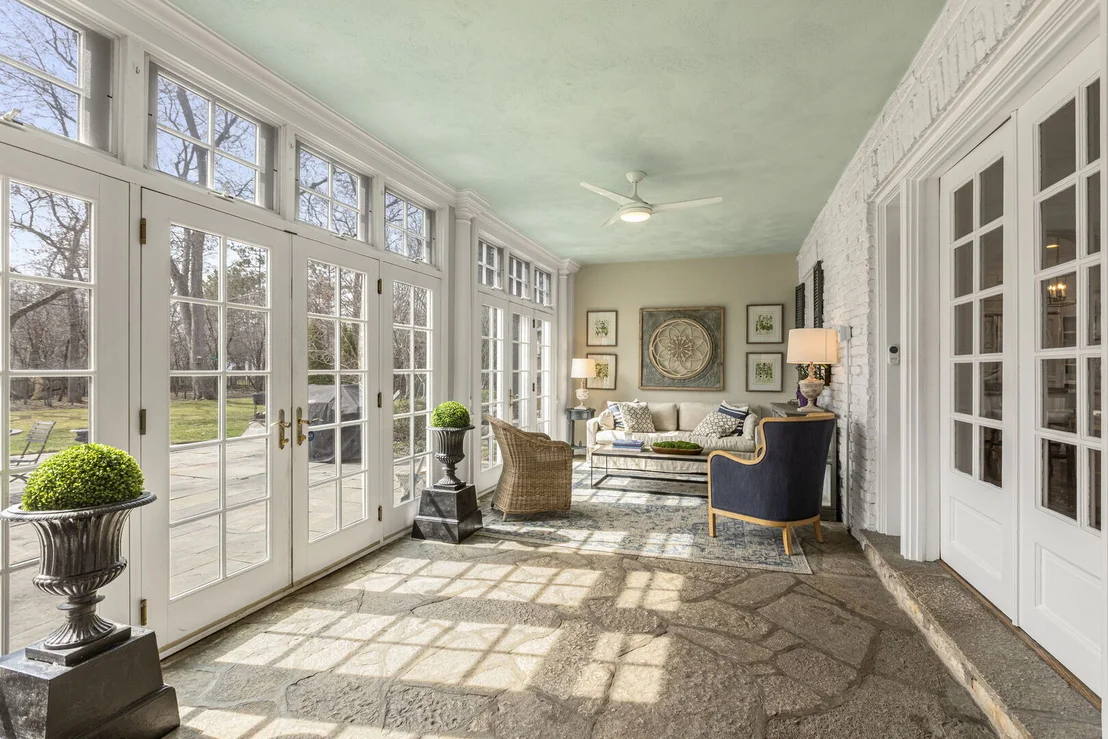 Photo of 965 Castlegate Court