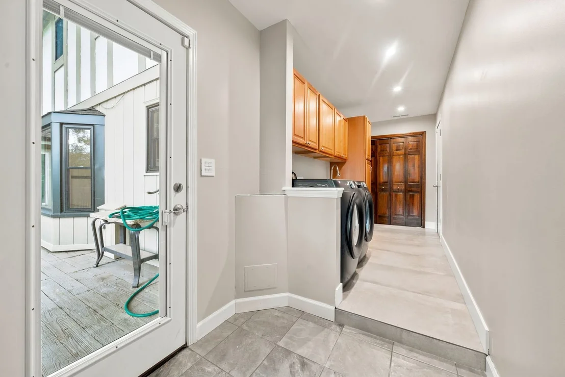 Photo of 1221 W Sable Drive