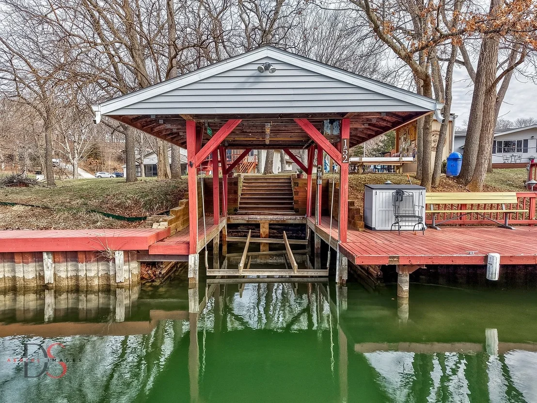 Photo of 152 Beachview Court