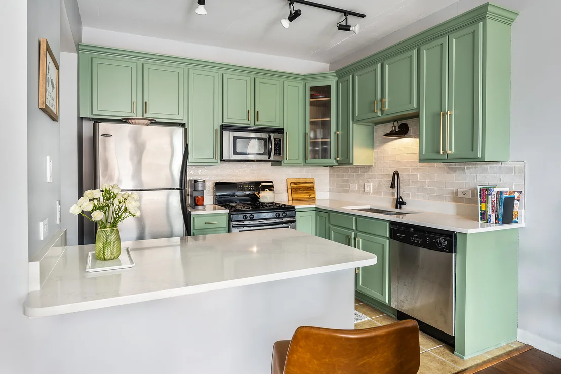 Photo of Unit 701 at 909 W Washington Boulevard