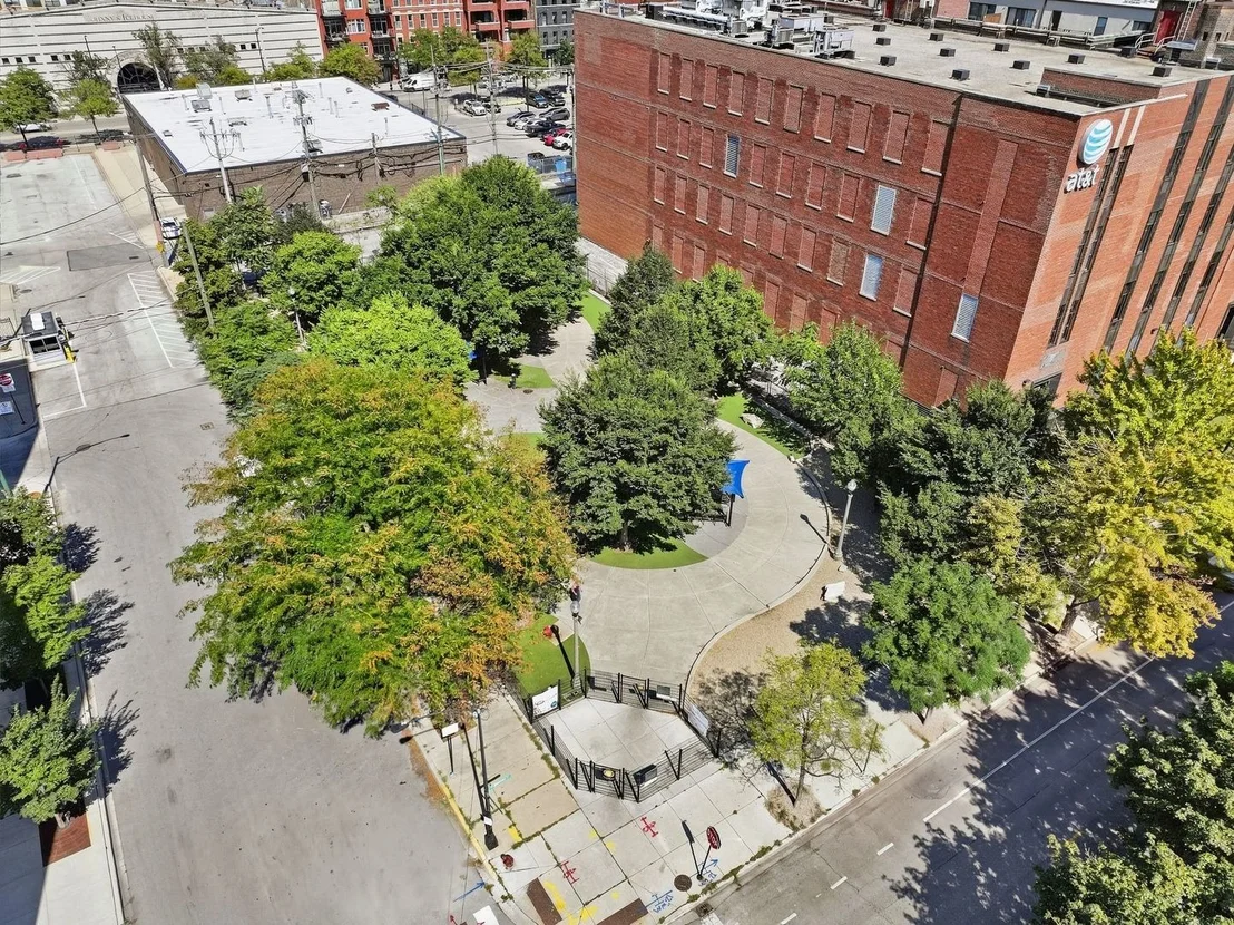 Photo of Unit 2B at 1400 W Monroe Street