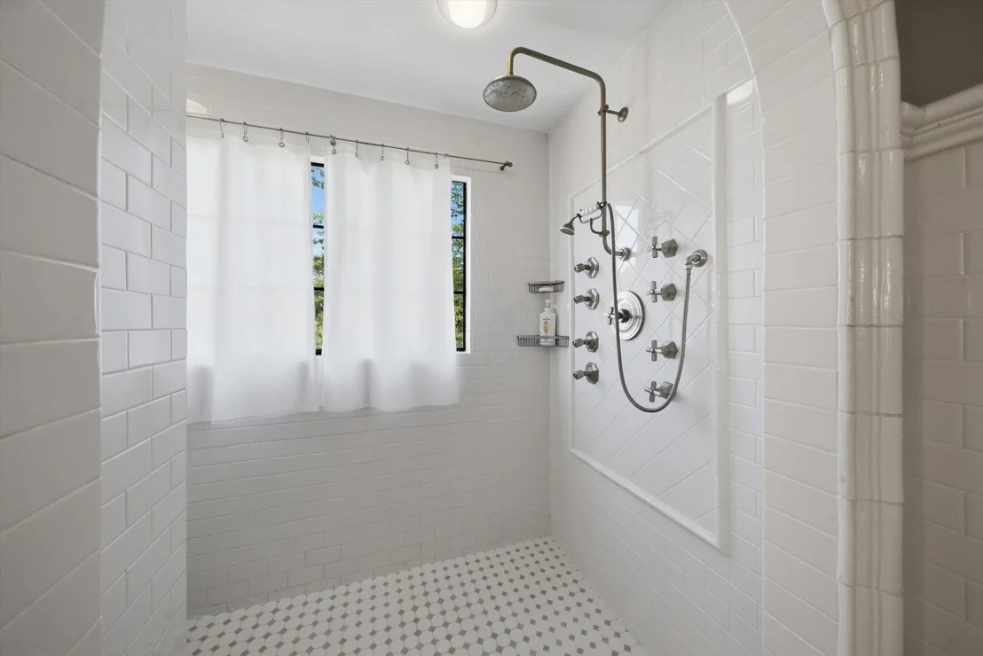 Photo of 327 Selborne Road