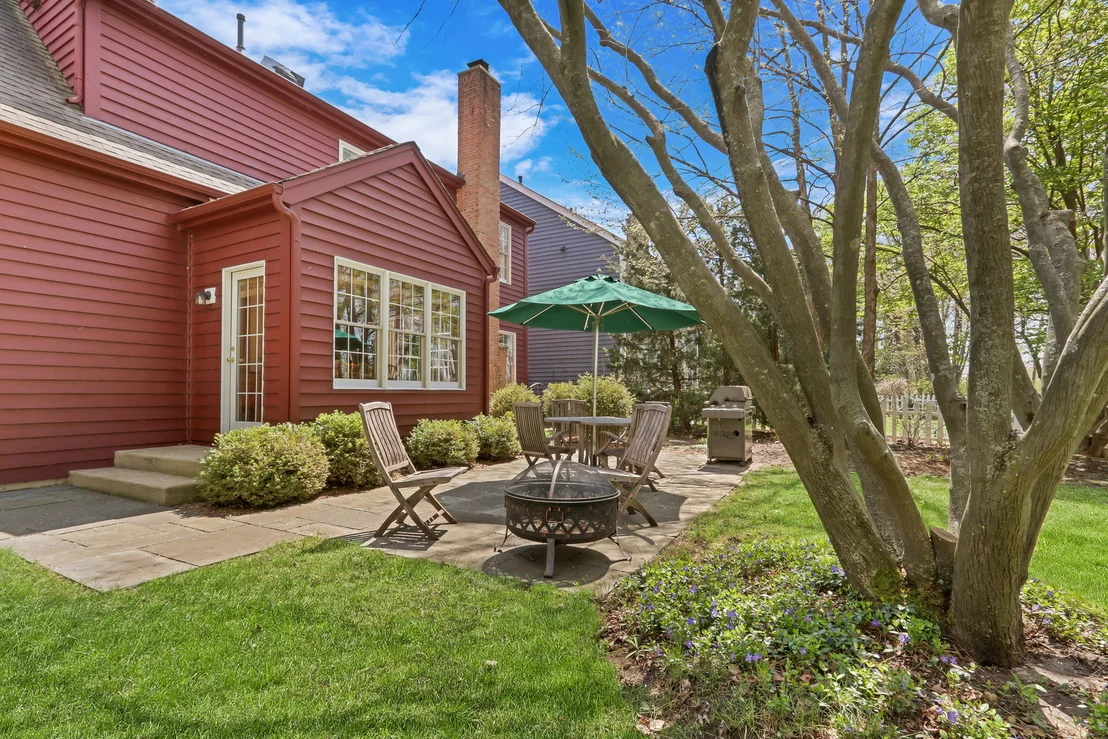Photo of 983 Mount Vernon Drive
