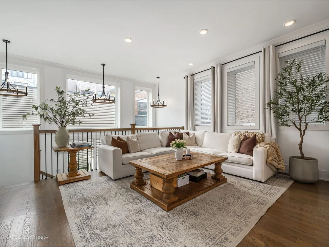 Photo of 1911 W Wolfram Street
