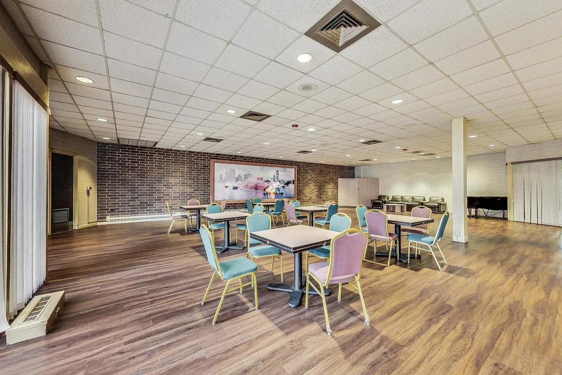 Photo of Unit 402 at 701 Forum Square