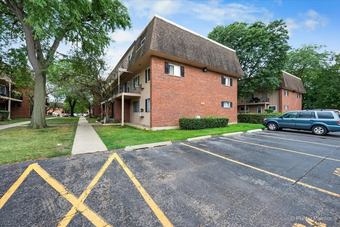 Photo of Unit 2 at 2508 Algonquin Road