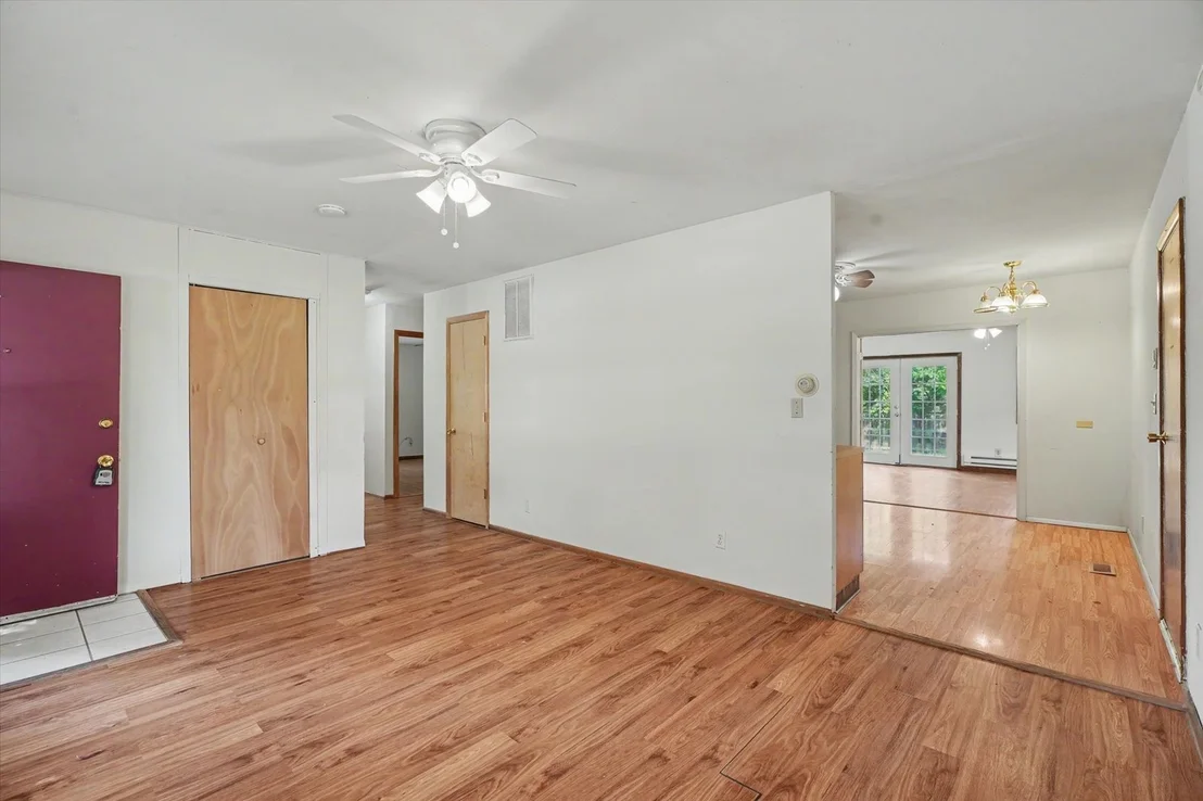 Photo of 810 MAPLEPARK Drive