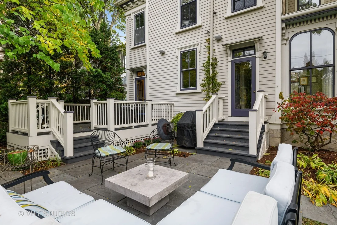 Photo of 1302 Hinman Avenue