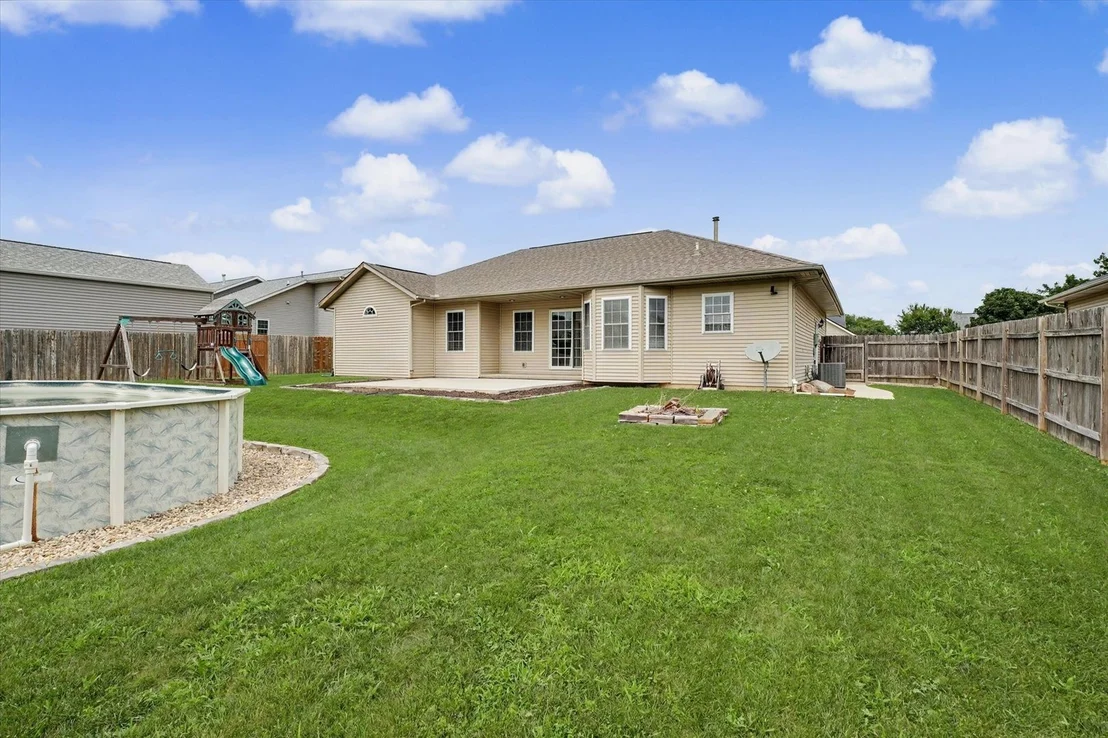Photo of 1203 EDGEVIEW Drive