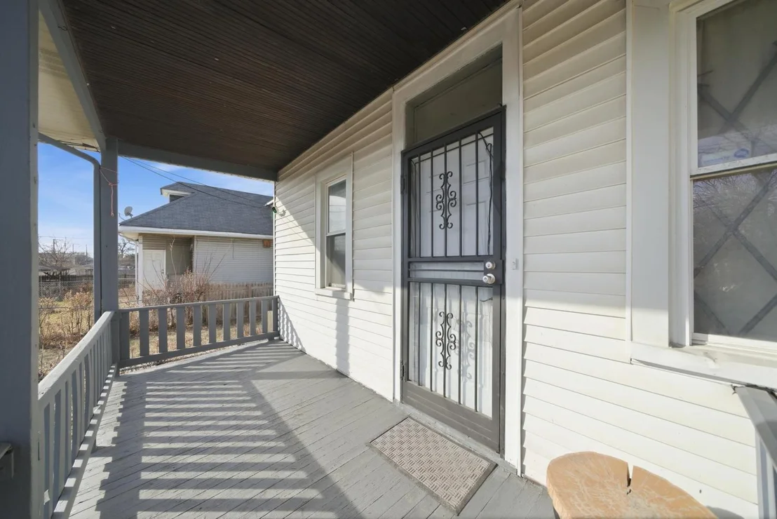 Photo of 1409 W 71st Place