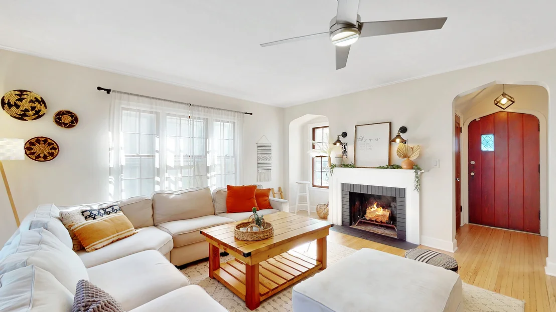 Photo of 405 Lakelawn Boulevard