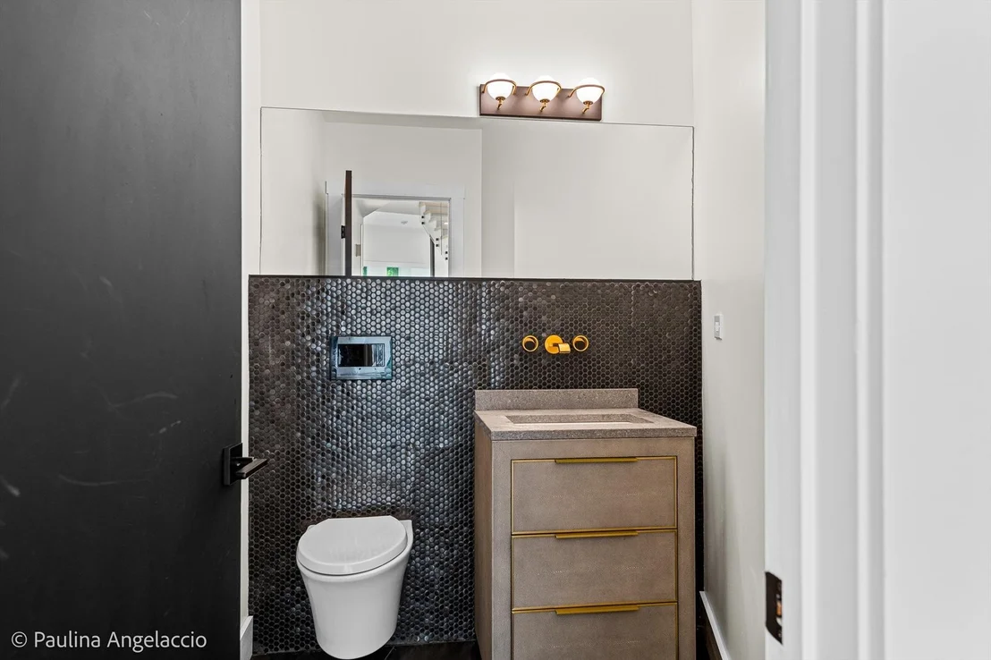 Photo of 220 Astor Place