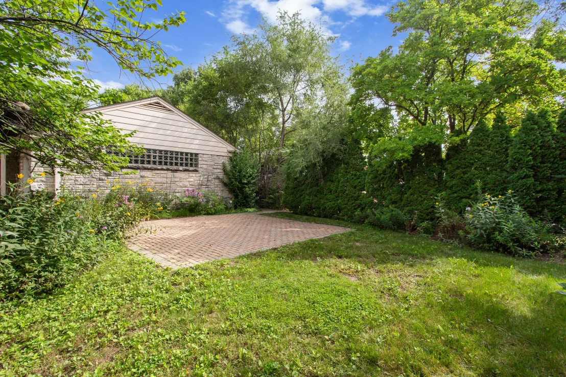 Photo of 807 Surrey Lane