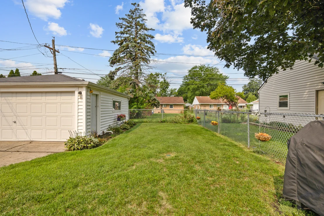 Photo of 952 W Grant Drive