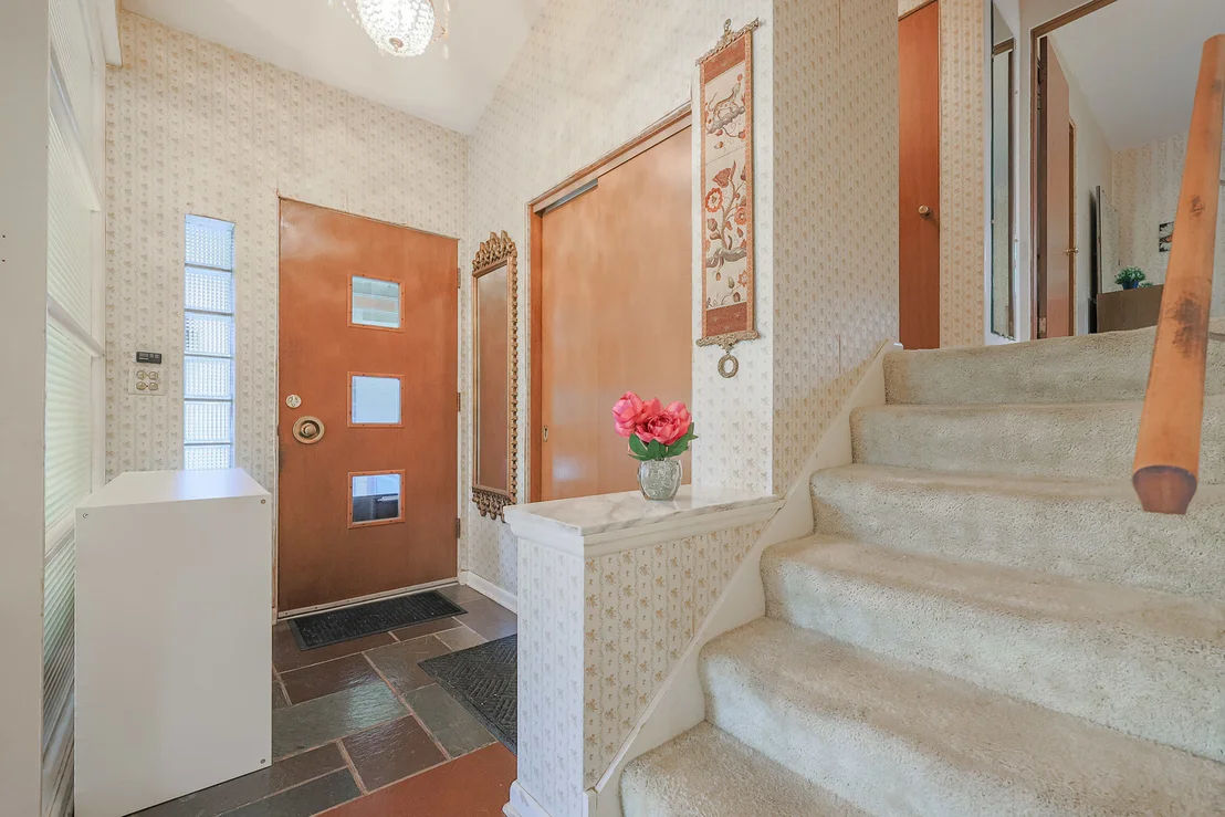 Photo of 853 Edgewater Drive