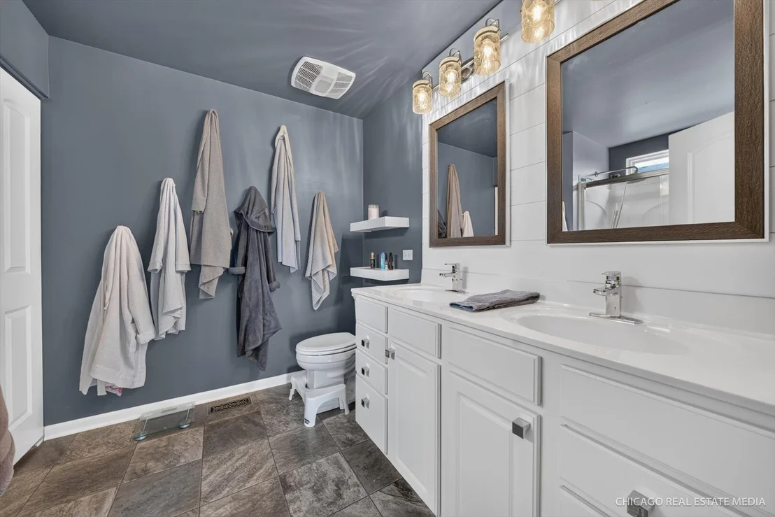 Photo of 1002 Chestnut Drive