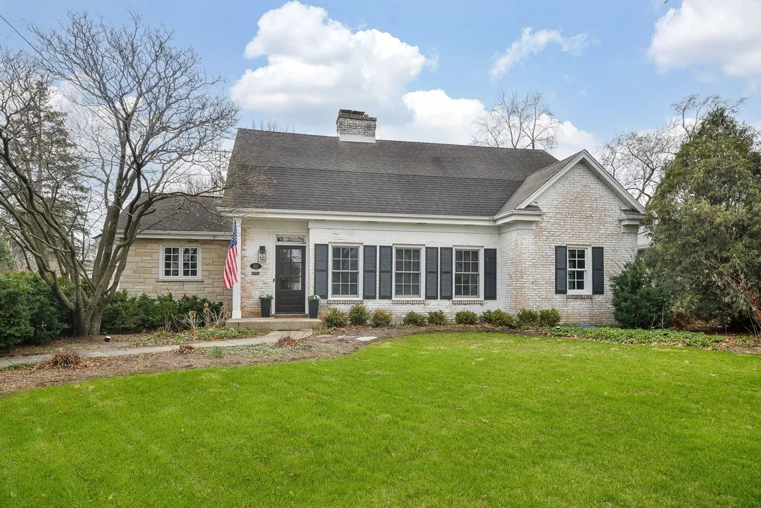 Photo of 822 E Liberty Drive