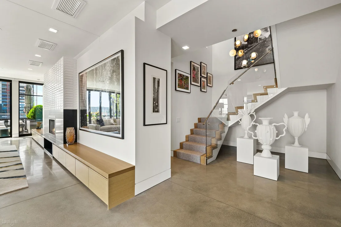 Photo of Unit PH8D at 1109 W Washington Boulevard