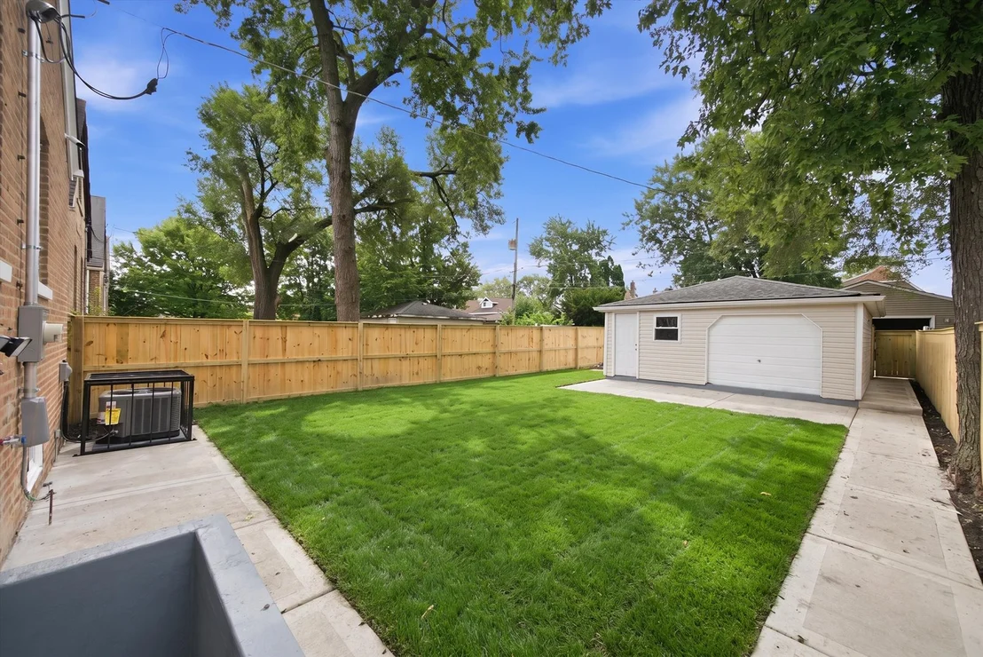 Photo of 433 W 100TH Street