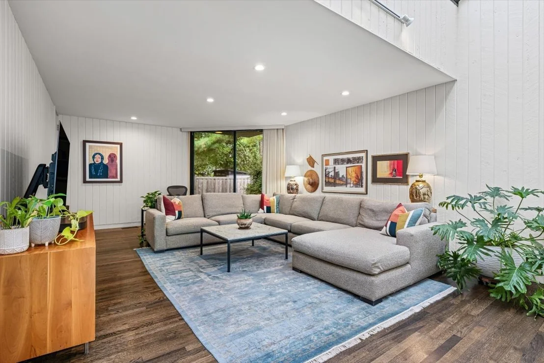 Photo of 296 WHITE OAK Lane