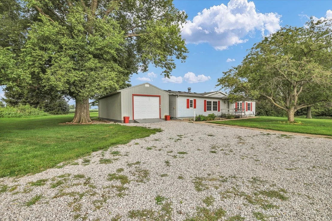 Photo of 425 County Road 1575 E