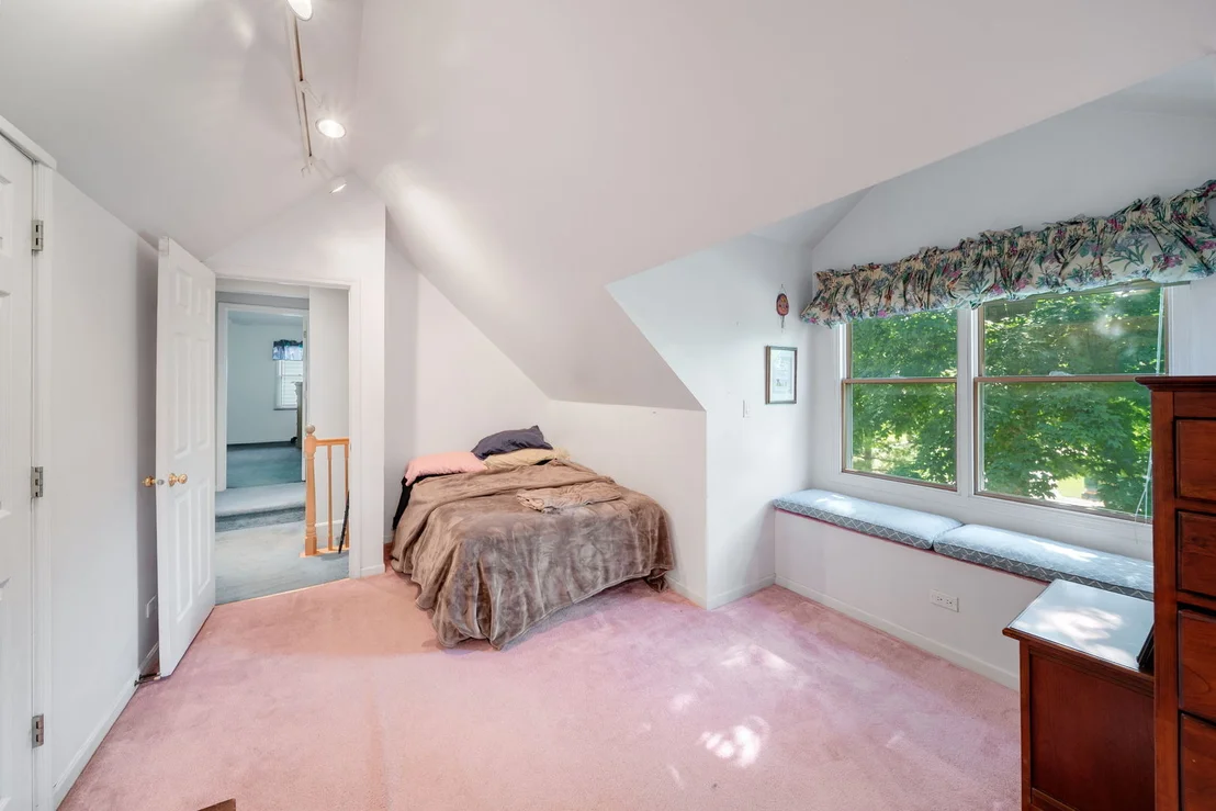 Photo of 707 Glenshire Road