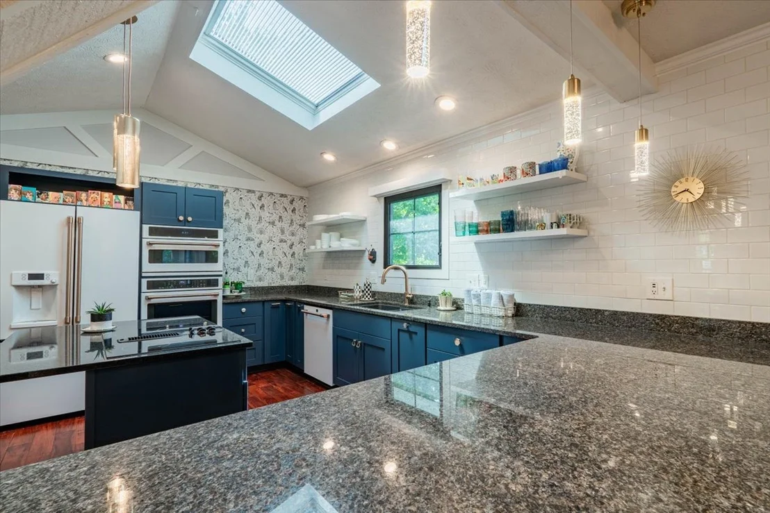Photo of 2202 Hedgewood Drive