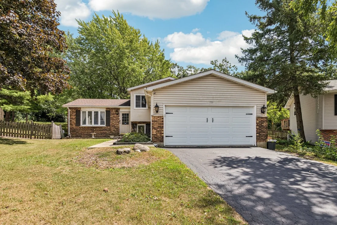 Photo of 710 Greenbriar Lane