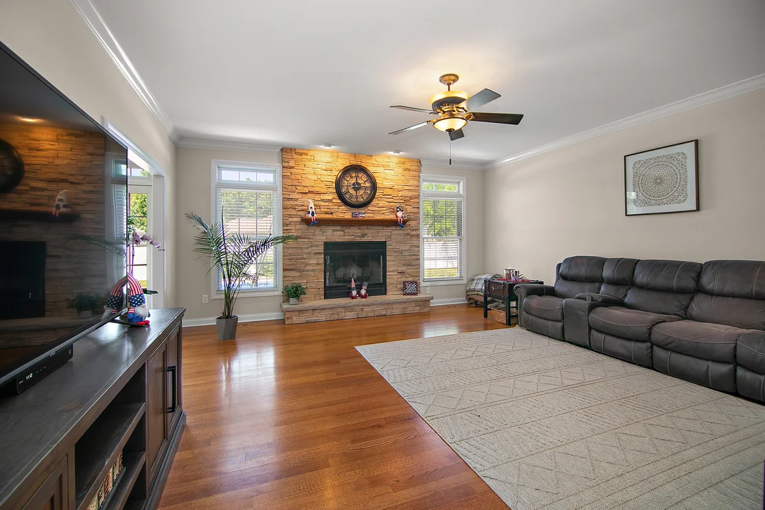 Photo of 549 Beach Avenue