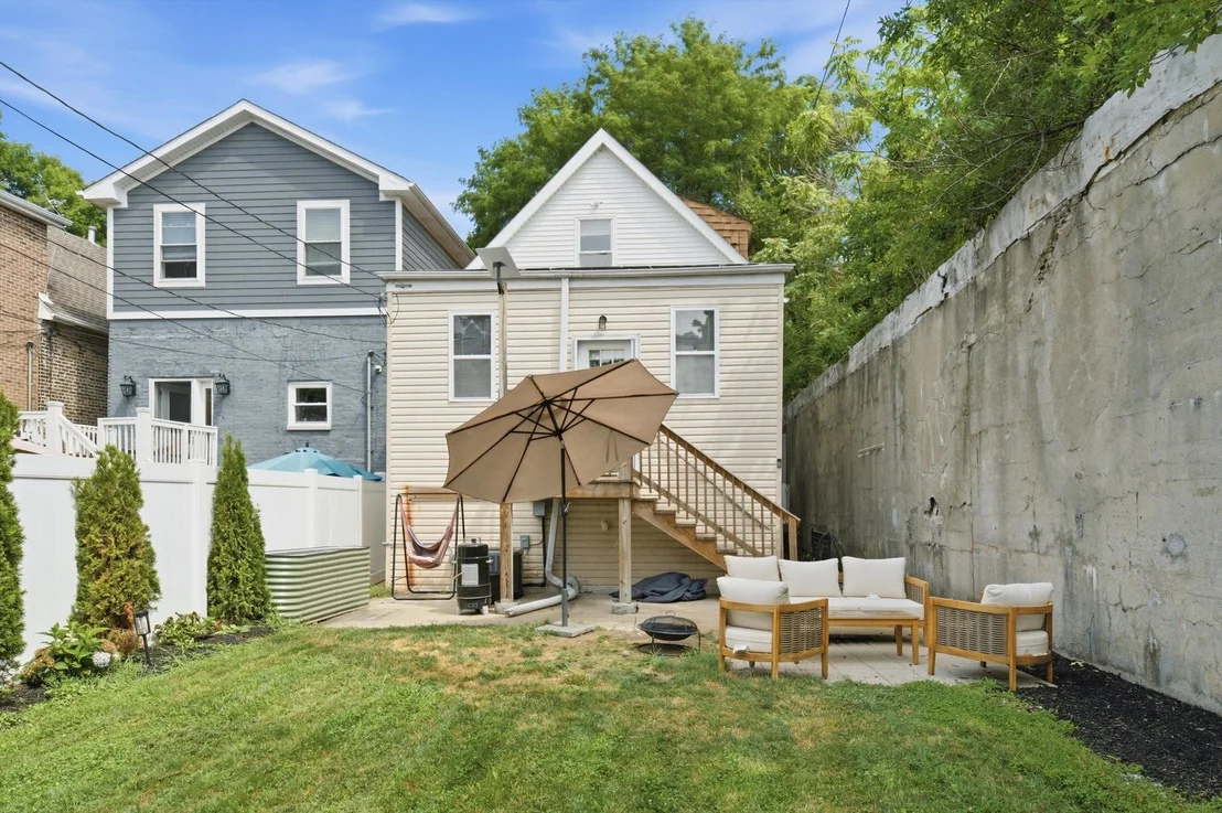 Photo of 437 W 44th Place