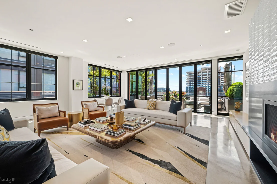 Photo of Unit PH8D at 1109 W Washington Boulevard