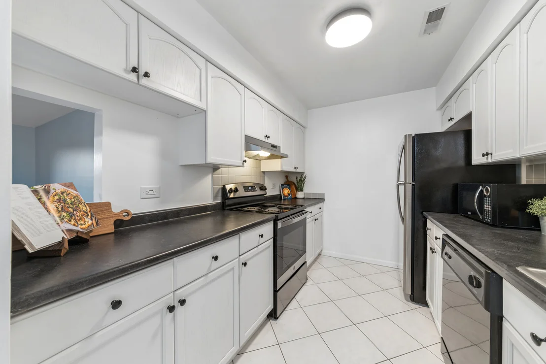Photo of Unit L9 at 1424 Stonebridge Circle