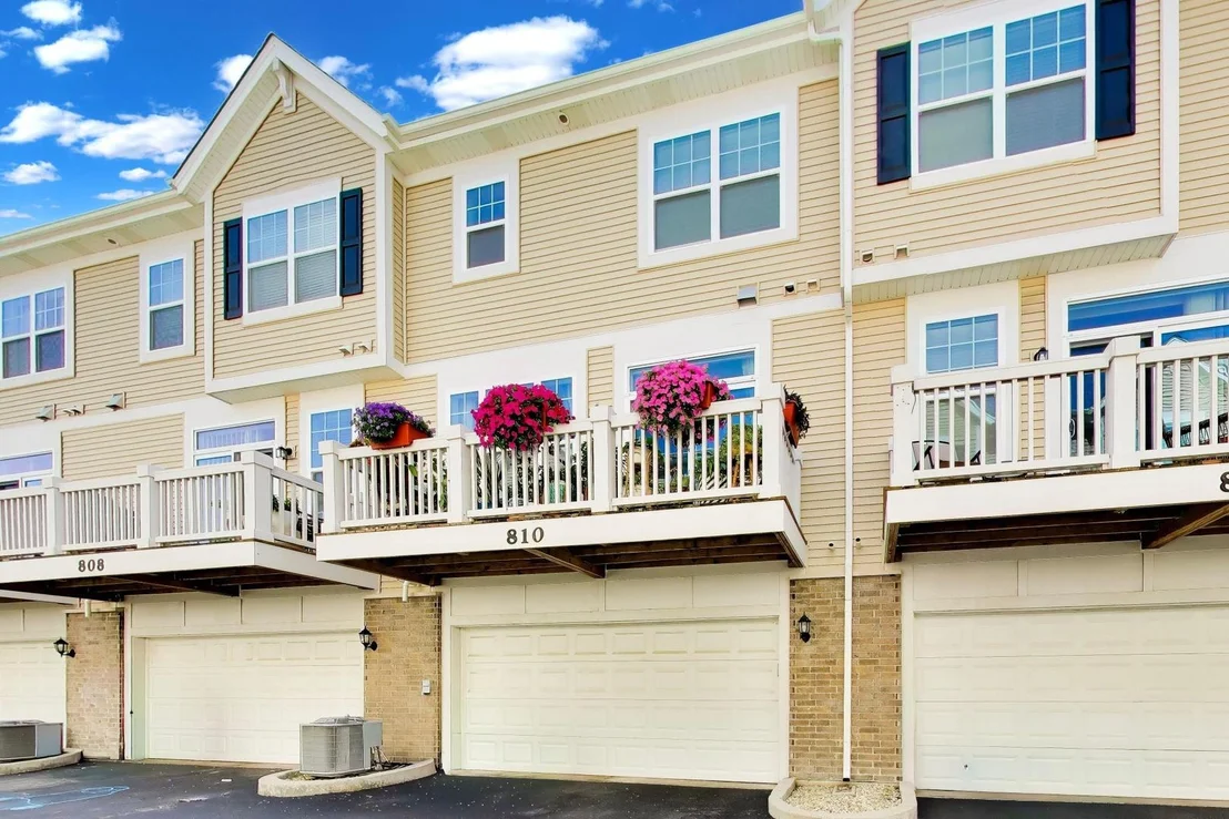 Photo of 810 Lexington Circle W