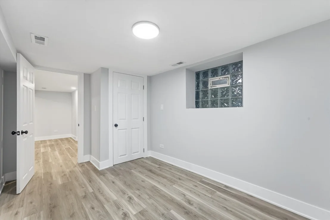 Photo of 623 E 88th Place