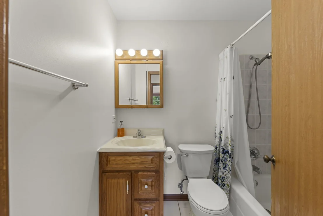 Photo of 882 Aspen Drive