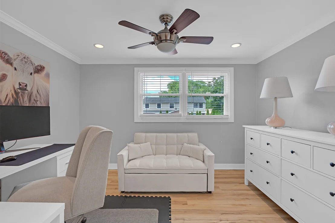 Photo of 210 W Pickwick Road