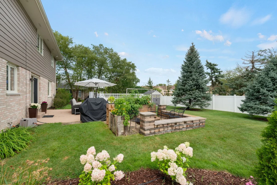 Photo of 8036 Edgebrook Lane
