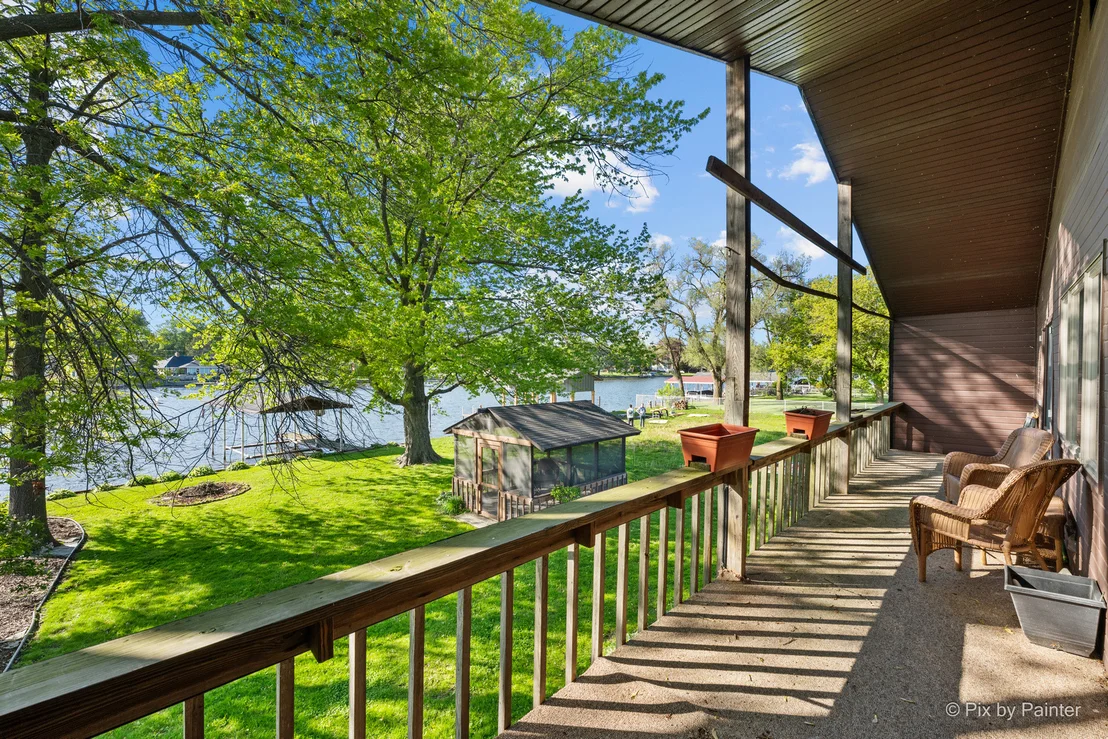 Photo of 1423 N River Road