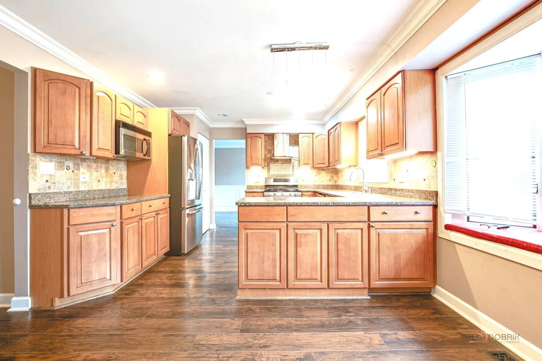 Photo of 562 Applegate Lane