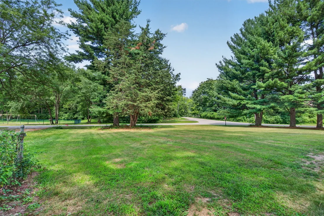Photo of 5775 Peart Road
