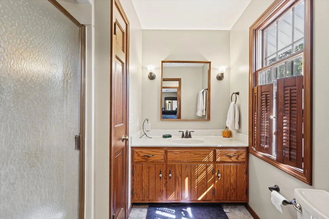 Photo of 703 Surrey Road