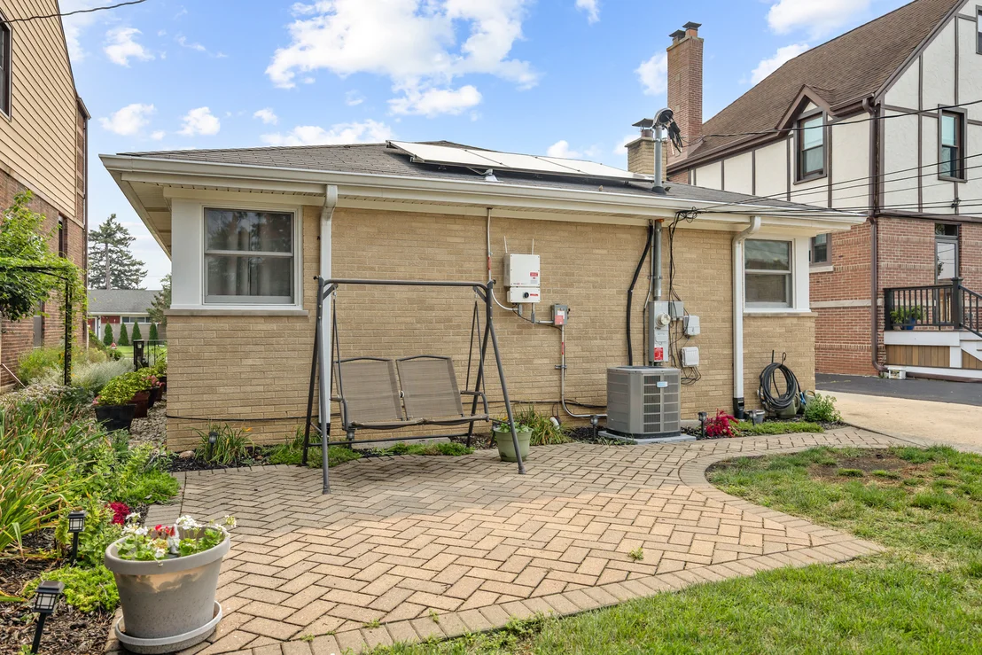Photo of 952 W Grant Drive