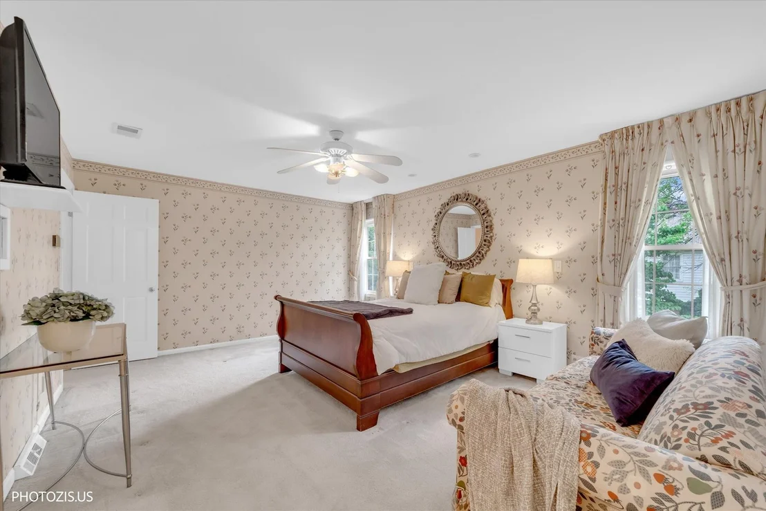 Photo of 2440 The Strand