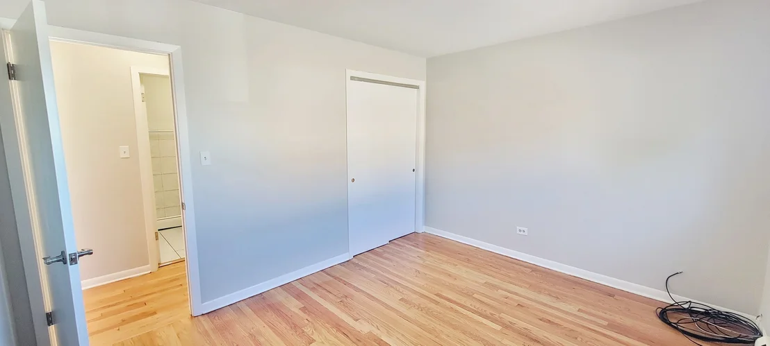 Photo of Unit 2W at 3810 Ruby Street