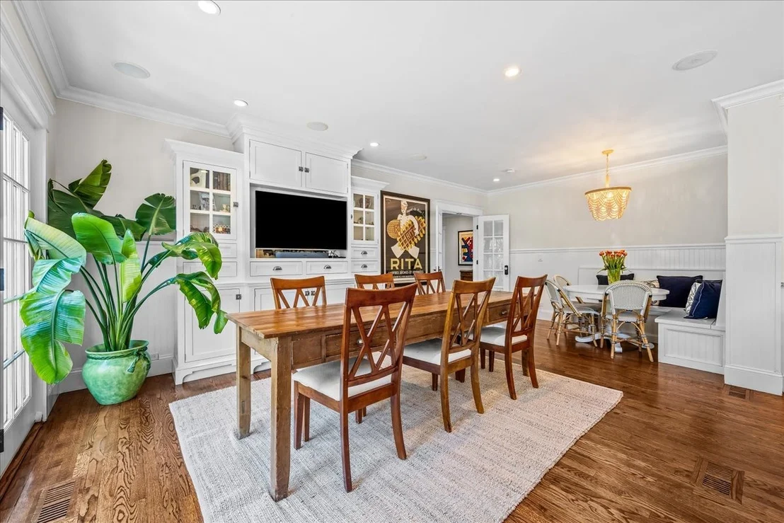 Photo of 1087 Bluff Road
