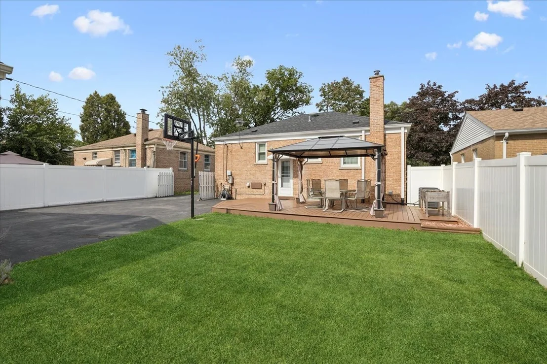 Photo of 1527 N Wolf Road