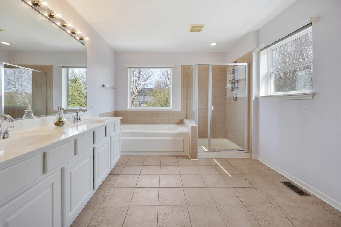 Photo of 566 Horizon Drive W