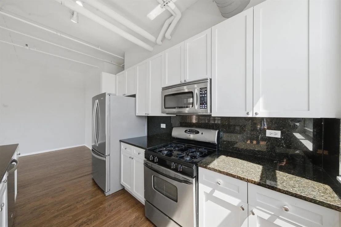 Photo of Unit 710 at 950 W Monroe Street