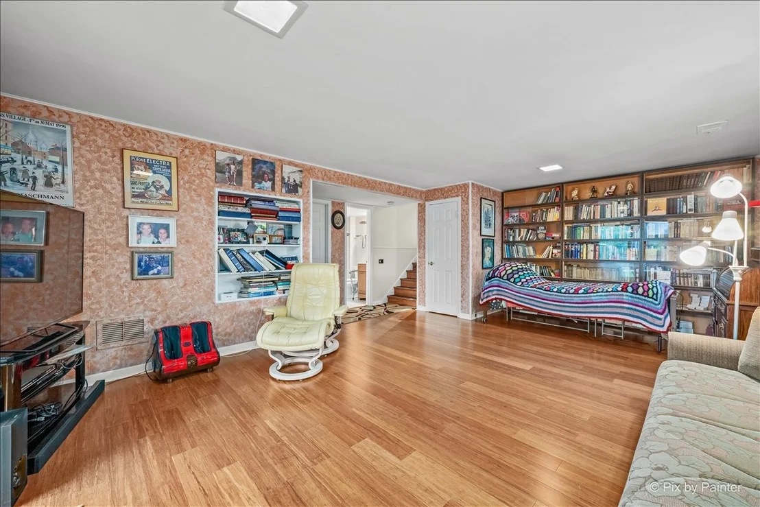 Photo of 2530 Old Glenview Road